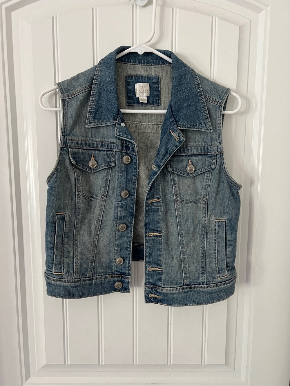 Lauren Conrad sleeveless jean jacket size Small
